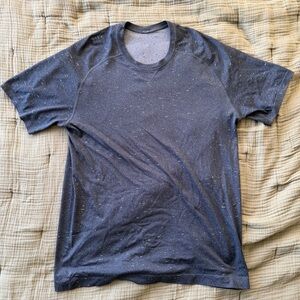 Men’s Lululemon Short Sleeve Shirt Navy Size Large